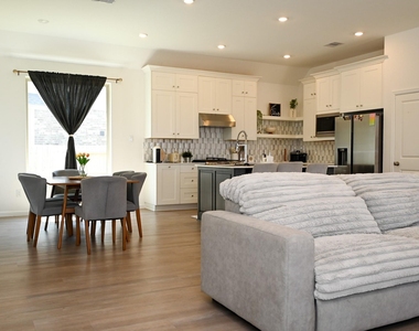 3057 Pensacola Drive - Photo Thumbnail 5