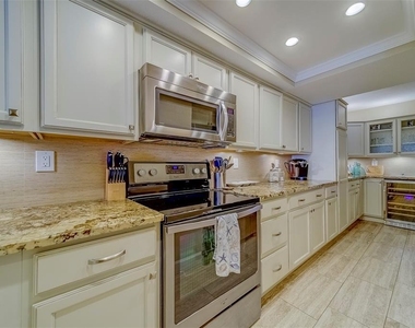 17980 Gulf Boulevard - Photo Thumbnail 8