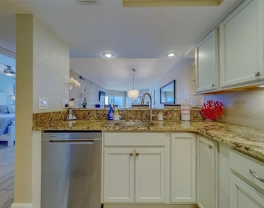 17980 Gulf Boulevard - Photo Thumbnail 10