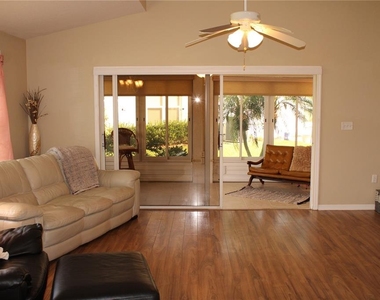 3115 Live Oak Lane - Photo Thumbnail 11