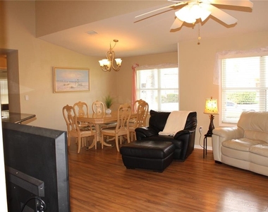 3115 Live Oak Lane - Photo Thumbnail 12
