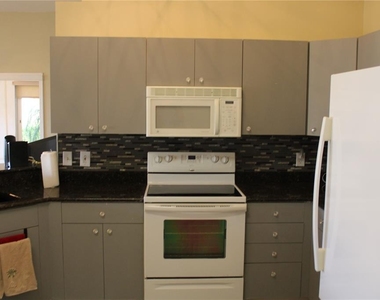 3115 Live Oak Lane - Photo Thumbnail 2