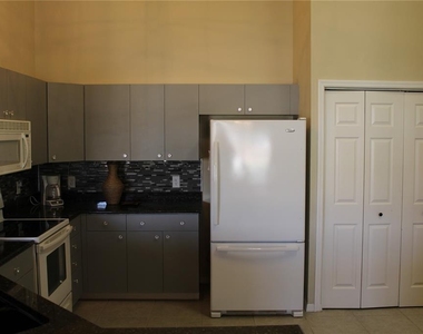 3115 Live Oak Lane - Photo Thumbnail 3