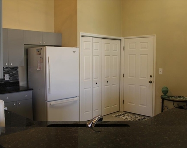 3115 Live Oak Lane - Photo Thumbnail 4