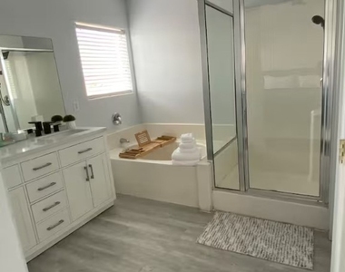 7192 Shimmering Avenue - Photo Thumbnail 12