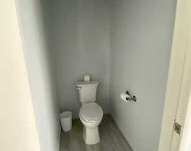 7192 Shimmering Avenue - Photo Thumbnail 5