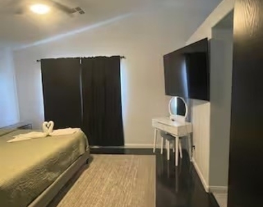 7192 Shimmering Avenue - Photo Thumbnail 11