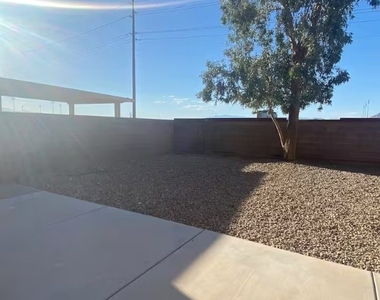 7192 Shimmering Avenue - Photo Thumbnail 13