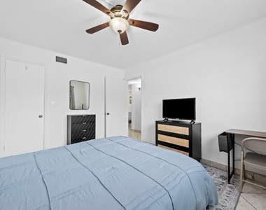 1000 Se 15th Street - Photo Thumbnail 4