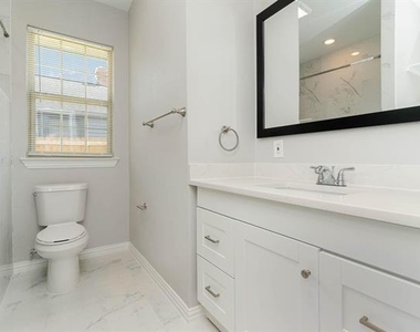 1030 N Bishop Avenue - Photo Thumbnail 7