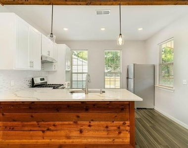 1030 N Bishop Avenue - Photo Thumbnail 2