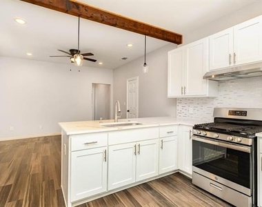1030 N Bishop Avenue - Photo Thumbnail 3