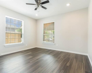 1030 N Bishop Avenue - Photo Thumbnail 5