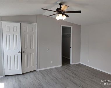 307 Jones Circle - Photo Thumbnail 5