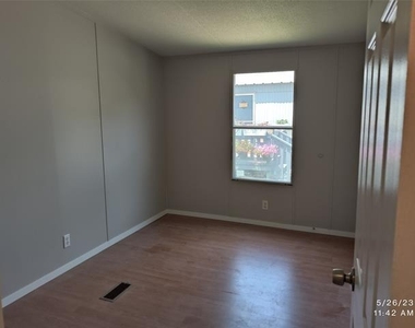 307 Jones Circle - Photo Thumbnail 7