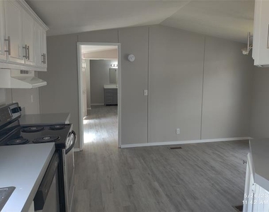 307 Jones Circle - Photo Thumbnail 4