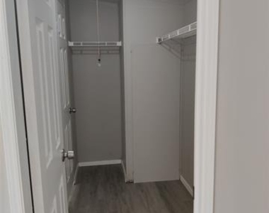 307 Jones Circle - Photo Thumbnail 9