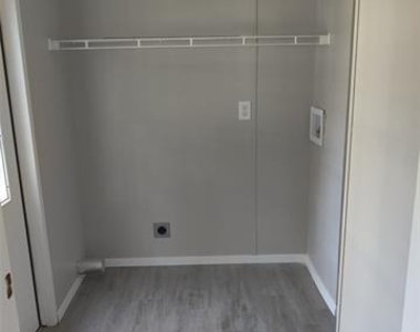 307 Jones Circle - Photo Thumbnail 8