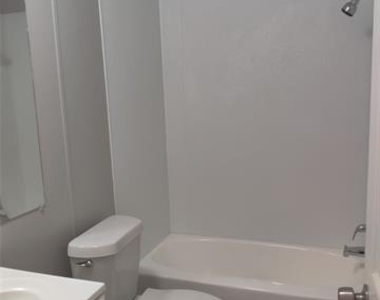 307 Jones Circle - Photo Thumbnail 10
