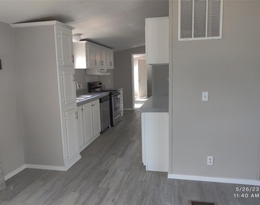 307 Jones Circle - Photo Thumbnail 3