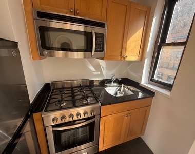 East 56th Street - Photo Thumbnail 2