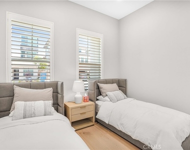 745 Alder Way - Photo Thumbnail 8