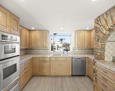 1005 Ocean Drive - Photo Thumbnail 31