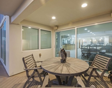 1005 Ocean Drive - Photo Thumbnail 8