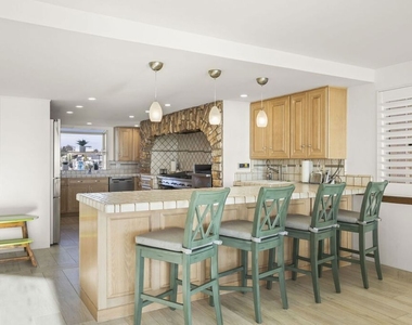 1005 Ocean Drive - Photo Thumbnail 28