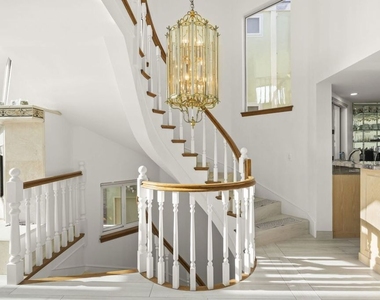 1005 Ocean Drive - Photo Thumbnail 16