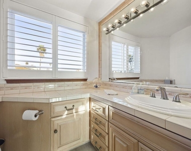 1005 Ocean Drive - Photo Thumbnail 36