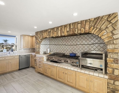 1005 Ocean Drive - Photo Thumbnail 29