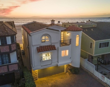 1005 Ocean Drive - Photo Thumbnail 2