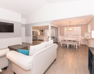 4041 Ne Breakwater Drive - Photo Thumbnail 8