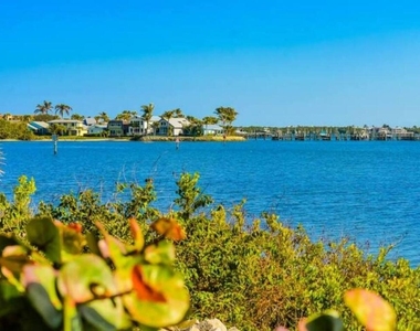 4041 Ne Breakwater Drive - Photo Thumbnail 29