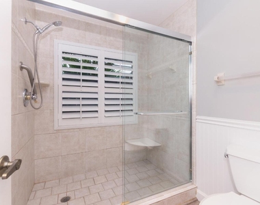 4041 Ne Breakwater Drive - Photo Thumbnail 9