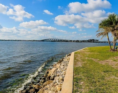 4041 Ne Breakwater Drive - Photo Thumbnail 35