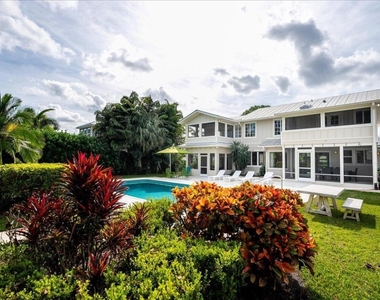 1947 Nw Palmetto Terrace - Photo Thumbnail 2