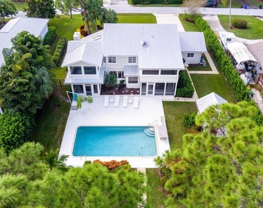 1947 Nw Palmetto Terrace - Photo Thumbnail 9