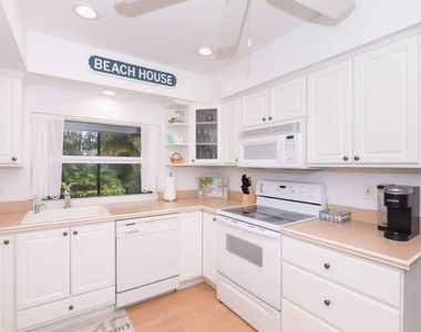 3267 Ne Catamaran Terrace - Photo Thumbnail 13