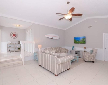 3267 Ne Catamaran Terrace - Photo Thumbnail 9