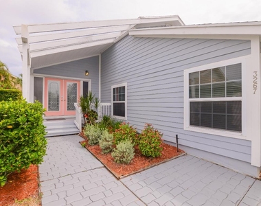 3267 Ne Catamaran Terrace - Photo Thumbnail 3
