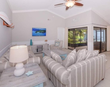 3267 Ne Catamaran Terrace - Photo Thumbnail 7