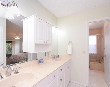 3267 Ne Catamaran Terrace - Photo Thumbnail 22