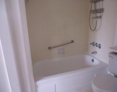 121 Lake Pine Circle - Photo Thumbnail 8