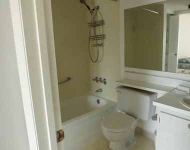 121 Lake Pine Circle - Photo Thumbnail 7