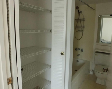 121 Lake Pine Circle - Photo Thumbnail 6