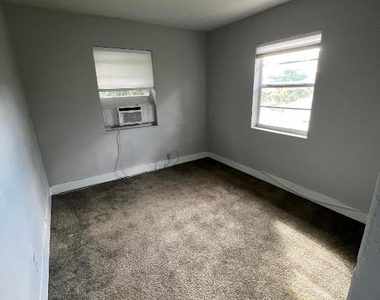 2722 Poinsettia Avenue - Photo Thumbnail 8