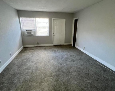 2722 Poinsettia Avenue - Photo Thumbnail 5