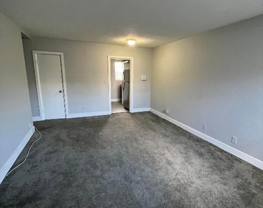 2722 Poinsettia Avenue - Photo Thumbnail 2